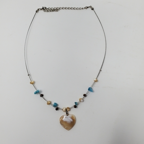 Heart Shell Necklace - Picture 4 of 8